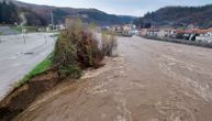 Incredible video: A refrigerator floats on a swollen river in Novi Pazar and completely destroys a bridge