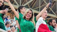 Prsata Meksikanka očarala sve na stadionu: Dres prosto "puca" na njoj