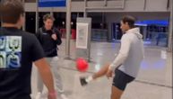 Nadal "potpao" pod mundijalsku euforiju: Na aerodromu činio fudbalske čarolije