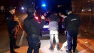 Migrant na Horgošu bacio nož, pa krenuo da beži od naše policije: Našli mu i automatsku pušku
