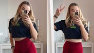Fitnes influenserka pokazala kako nas "varaju" sa savršenim slikama na "Instagramu"