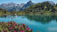 Sa više od 1.500 jezera ova alpska zemlja opčinjava na prvi pogled