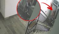 Sraman snimak iz Nove Pazove: Žena ukrala dečja kolica iz zgrade i ostavila ih napolju usred pljuska