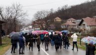 Raste napetost na Kosovu: Sve veći broj građana okuplja se na barikadi kod Zvečana