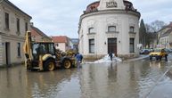 Borba sa poplavama i u Hrvatskoj, najkritičnije je u Kostajnici: "Nema pumpi, nema ničega, voda već ulazi"
