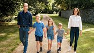 Princ Viljam i Kejt Midlton objavili novu prazničnu porodičnu fotografiju