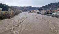 Ponovo se izlio Lim kod Prijepolja: Voda preti da uđe u kuće, vodostaj raste i po 5 centimetara na sat