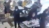 Snimak egzekucije Albanaca u Atini: Maskirani napadač zapucao u punom kafiću, radi se o mafijaškom obračunu?