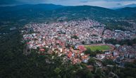 Grad na severu Grčke poznat je kao "Grad vodopada i pet čula"