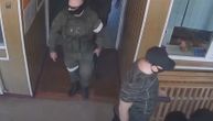 Naoružani ruski vojnici idu od sobe do sobe u sirotištu, tragaju za decom? Jeziv snimak iz Ukrajine