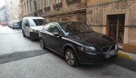 U centru Sarajeva izbušene gume na dva automobila srpskih registracija