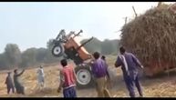 Pomahnitali vozač traktora zamalo pregazio ortake nasred njive, a onda je i točak odleteo metrima u vazduh