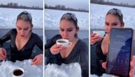 Izronila iz zaleđenog jezera i popila kafu na -27 stepeni: "Ledena kraljica" ponovo izaziva