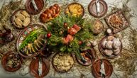 Bez čega ne može da prođe trpeza za Badnje veče: Tradicija, običaji i simbolika u porodičnom krugu