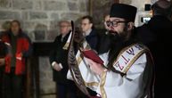 Mirno i svečano u manastiru Banjska kod Zvečana, gde se služi božićna liturgija