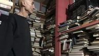 Prokupčanin Panta od kuće napravio biblioteku: Završio fakultet sa 55 godina, i jogu trenira već decenijama