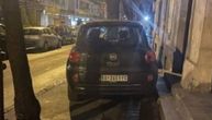 Bahato parkiranje u Dalmatinskoj: Zaustavio se nasred trotoara, tik uz stepenice zgrade