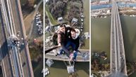 Snimak akcije momaka koji je sledio Beograđane: Sede na vrhu pilona mosta, pitali smo ih zašto su to uradili