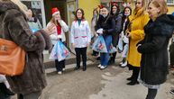 Učenici Medicinske škole u Vranju obradovali paketićima bolesnu decu: Poželeli im dve važne stvari