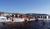 Srbi, Rusi, Makedonci i Bugari plivaće na najvišem jezeru u Srbiji za Časni krst: 2022. ga "uzeo" naš žandarm