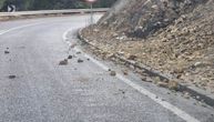 Vremenski uslovi napravili haos i kod Nove Varoši: Kamenje se survalo na put, pukom srećom izbegnut incident