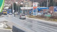 Haos kod Nove Varoši, curi mazut iz cisterne na kolovoz: Policija i vatrogasci stigli na lice mesta