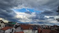 Ljudi gledaju u nebo nad Beogradom i krste se: "Bog se javi", a meteorolozi imaju svoju poruku