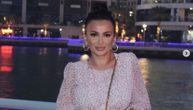 Andreana u Dubaiju bez trunke šminke: Pevačica pokazala prirodno izdanje, od ovog skupog detalja se ne odvaja