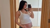 Raskopčala pantalone i pokazala trudnički stomak: Rađenova žena se obratila nerođenom sinu