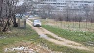 Jezivi prizor iz parka na Novom Beogradu: Muškarac se obesio o drvo, prolaznici uznemireni
