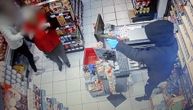 Razbojnik uz pretnju pištoljem opljačkao market u Grockoj: Hrabra radnica u njega uperila prst i nije se makla