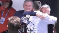 Pogledajte zagrljaj Novaka Đokovića sa ocem posle osvajanja Australijan opena