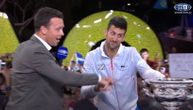 Novak umalo zaboravio pehar u studiju: Neverovatne scene, Srbi navijanjem prekidali lud intervju