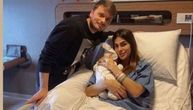 Adem Ljajić postao otac: Isplivala prva slika iz porodilišta sa lepom suprugom i ćerkom