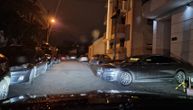 Ovo još nije viđeno u Beogradu: Parkirao kola na pola ulice, ljudi nisu mogli da prođu