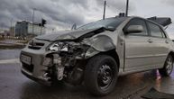Udes u Novom Beogradu: Automobil smrskan sa prednje strane, u nesreći učestvovala tri vozila