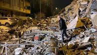 Prve fotografije razornog zemljotresa u Turskoj: Spasioci izvlače žrtve iz ruševina, broje se mrtvi