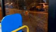 Metak proleteo kroz autobus na liniji 95? Putnici začuli pucnje, polomljena stakla, svi su bili u šoku