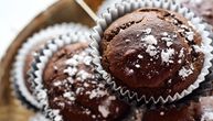 Čokoladni mafini sa neodoljivim punjenjem: Recept za kolačiće koji mogu dugo da stoje