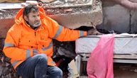 Sahranjena devojčica iz Turske kojoj otac nije mogao da pusti ruku: Fotografija potresla ceo svet