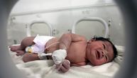Usvojena beba koja je rođena ispod ruševina nakon zemljotresa
