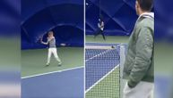 Nešto najslađe što ćete danas videti: Mali Stefan igra tenis sa drugom, Nole prati svaki pokret sina