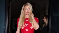 Paris Hilton na Dan zaljubljenih sva u srcima: Crveni autfit za romantičnu večeru sa suprugom