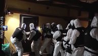 "Lezi, policija": Snimak upada UKP-a u kuće osumnjičenih dilera i veliku laboratoriju droge u Obrenovcu
