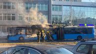 Drama u Novom Sadu: Plamen progutao gradski autobus, strahuje se od eksplozije