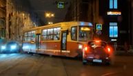 Šta se dogodi kada se sudare tramvaj i džip: Srećom u ovoj nezgodi niko se nije kretao prebrzo