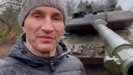 "Nisam znao da ću voziti ovu mačku": Slavni bokser Kličko među prvima isprobao snagu nemačkog "Leoparda 2"
