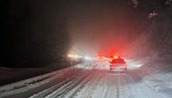 Objavljen snimak spasavanja neodgovornih vozača iz snežnih smetova u Hrvatskoj