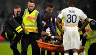 Fudbaler PSŽ-a pao na travu uz bolan urlik, odmah je prevezen u bolnicu