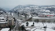 Ovako izgleda zavejano Prijepolje iz vazduha: Probijene snežne blokade do novovaroških sela